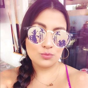 Meet your Posher, Elia